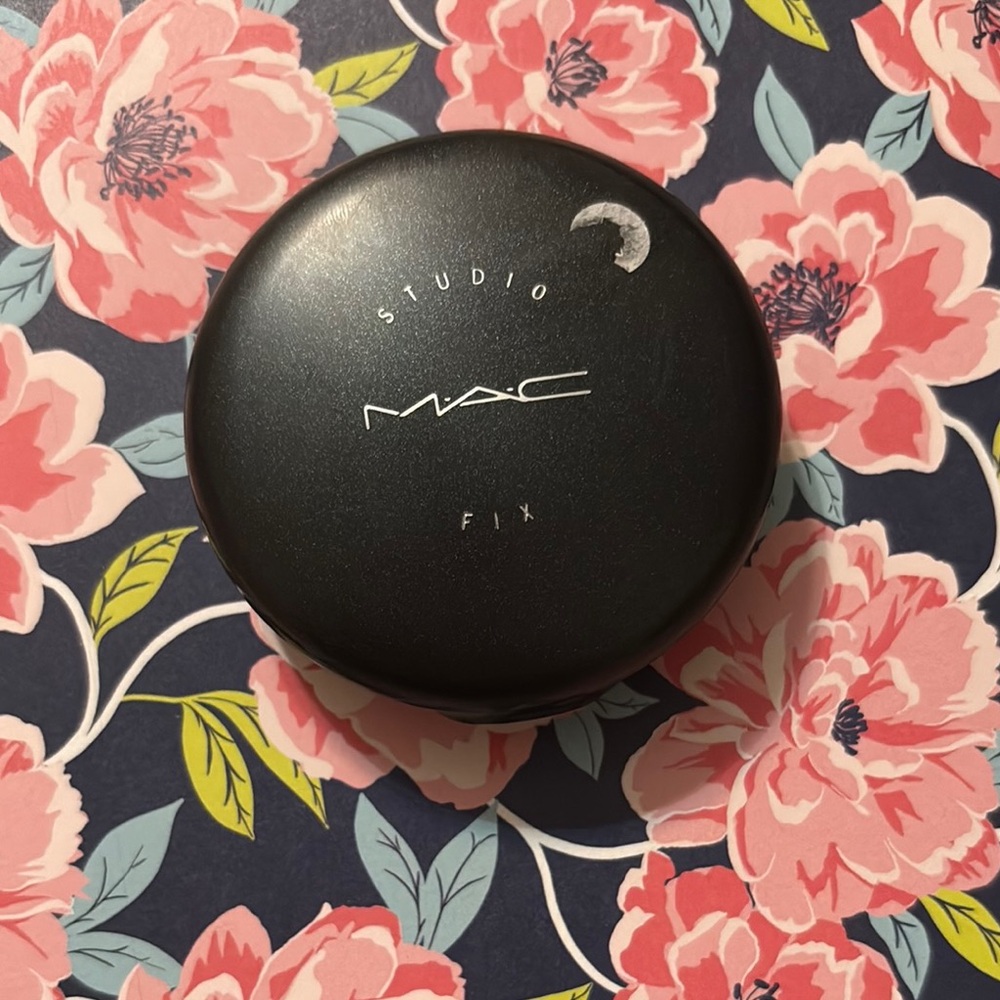 MAC Studio Fix Compact C7